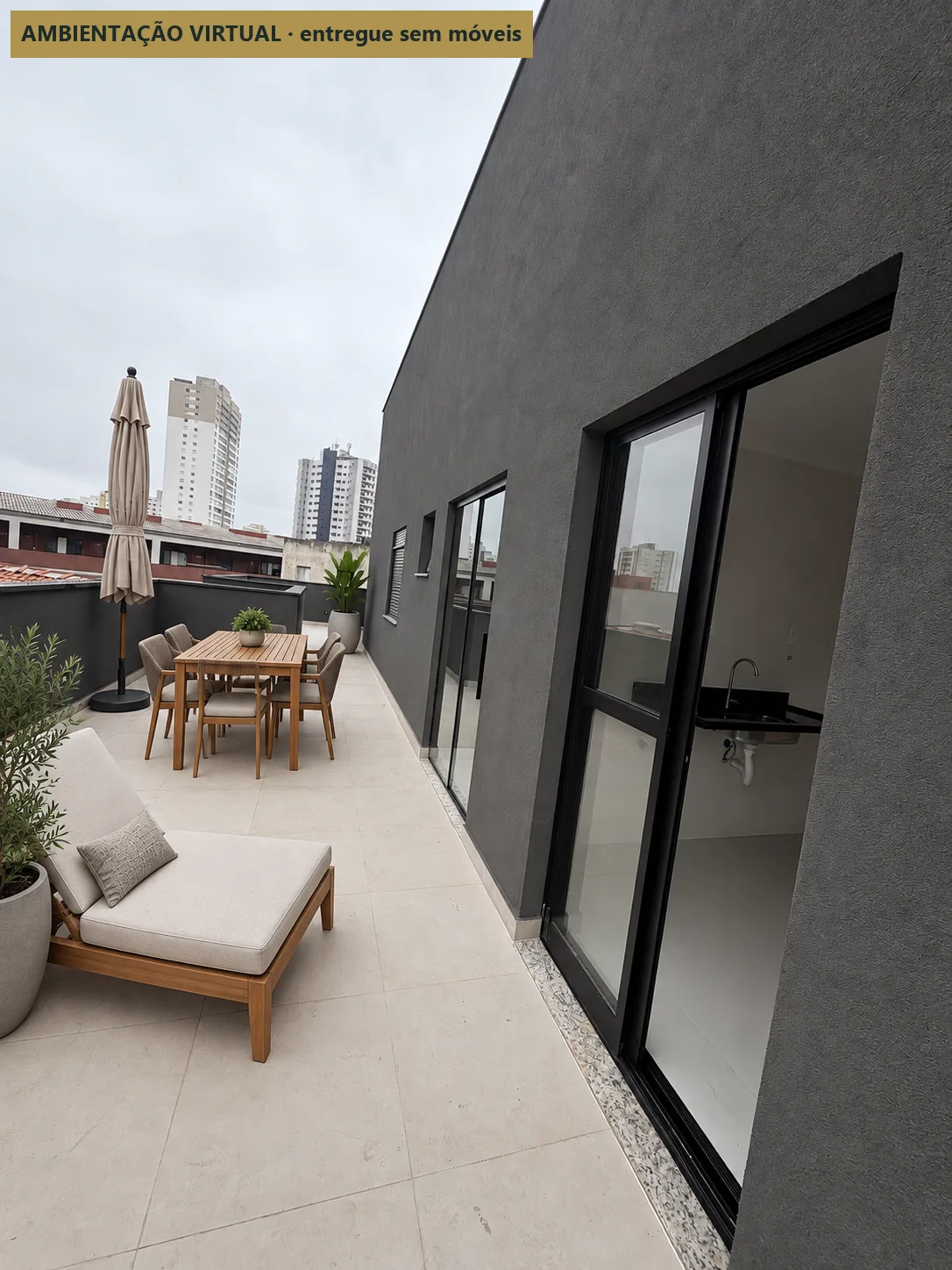 Terraço de apartamento no último andar, com vista para a Vila Carrão